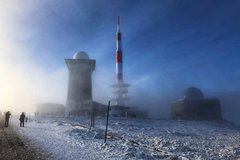 Blick auf Brockengipfel im Winter