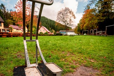 Nahaufnahme Lauf-Sportgerät im Mehrgenerationen Bewegungspark