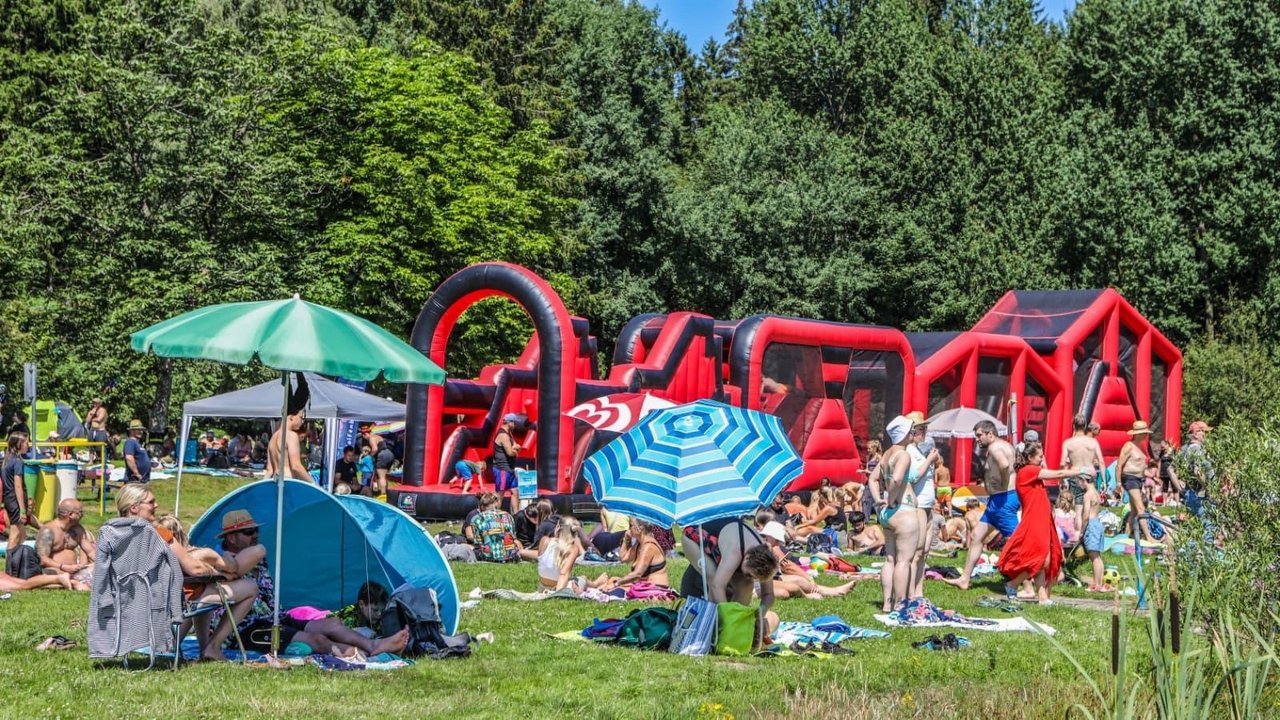 Blick auf das See und Sommerfest
