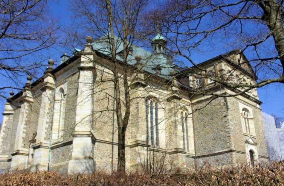 Die St. Salvatoris-Kirche in Zellerfeld von außen