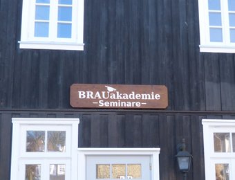 Eingangsschild für die Brauakademie Seminar Räume