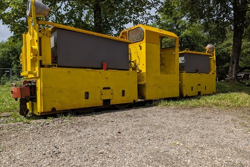 Alte gelbe Bergbau-Bahn
