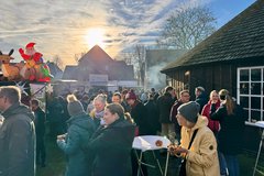 Stände im Innenhof draußen 