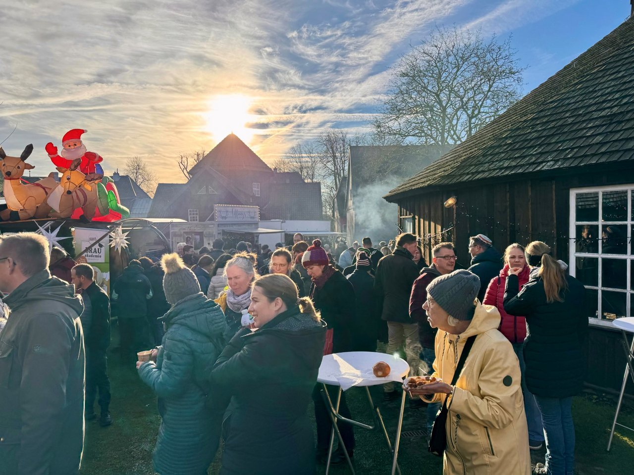Stände im Innenhof draußen 