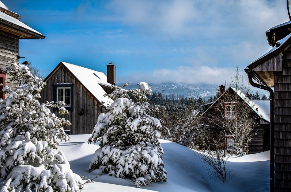 Blick in das verschneite Torfhaus Harzresort 