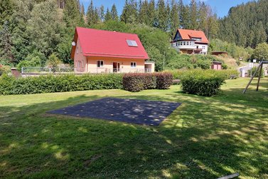 Spielfläche im Mehrgenerationen Bewegungspark
