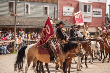 Pullmann City Vorstellung, Cowboys auf Pferden