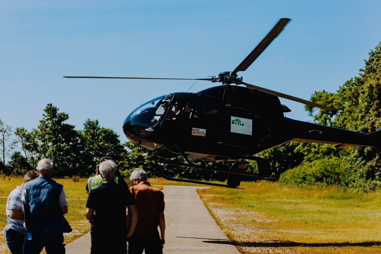 Hubschrauber hebt ab