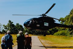 Hubschrauber hebt ab