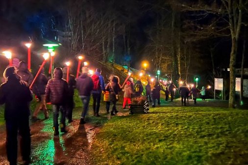 Fackelwanderung durch die Nacht 