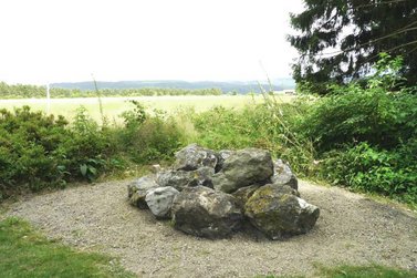 Steinhaufen mit Findlingen 