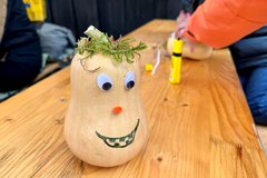 Verzierter Kürbis mit Gesicht 