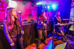 Band auf der Bühne 
