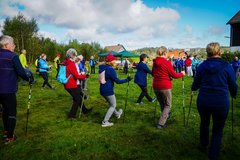 Aufwärmtraining beim Nordic Walking Cup