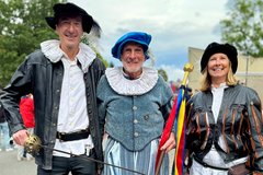 historische Figuren beim Festumzug 
