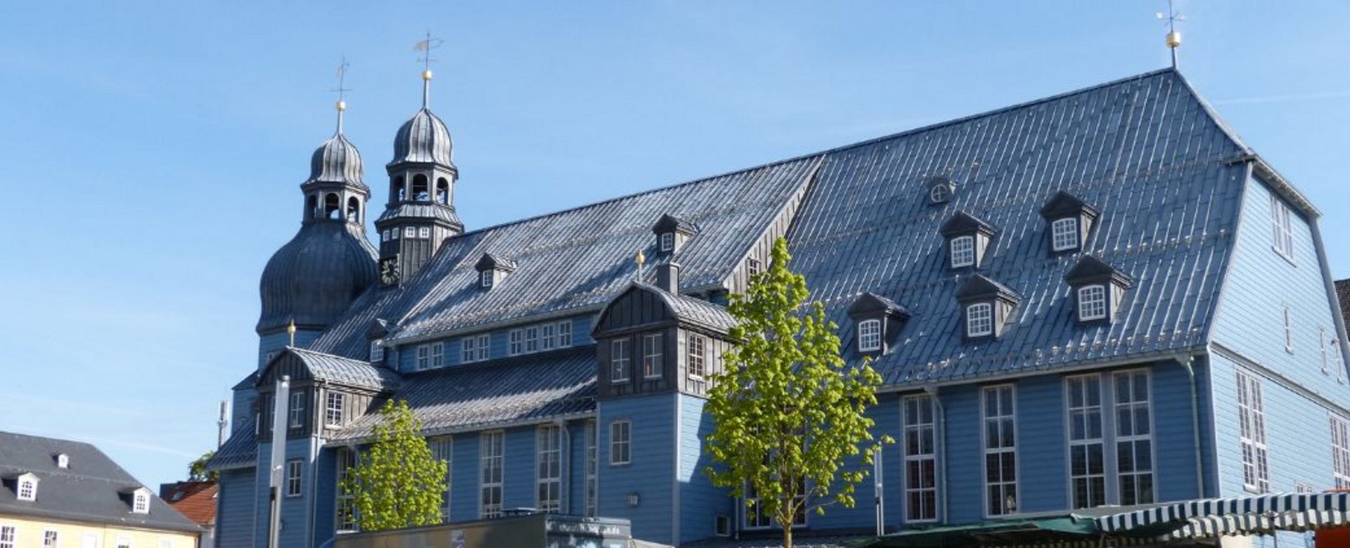 Die blaue Marktkirche in Clausthal-Zellerfeld von außen