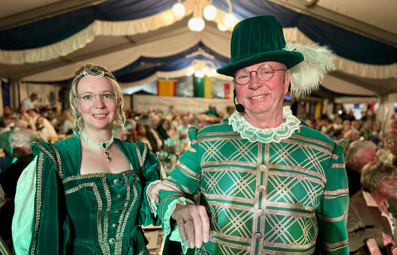 Herzogenpaar im Festzelt 