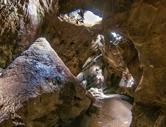 ein großer Stalagmit in der Iberger Topfsteinhöhle