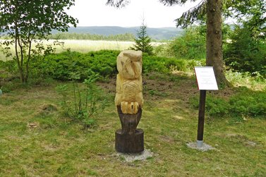 Holzeule auf Skulpturenpfad 