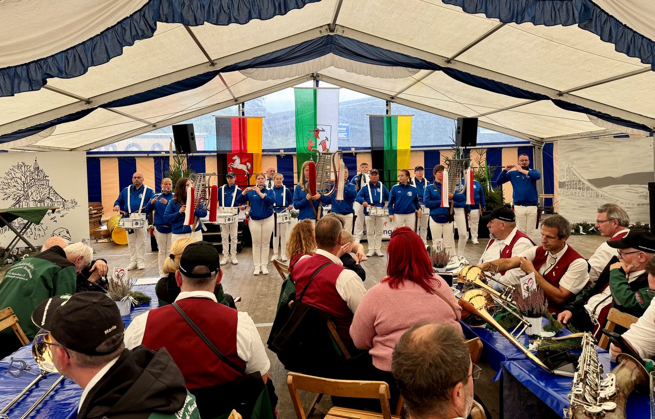 Feier im Festzelt 