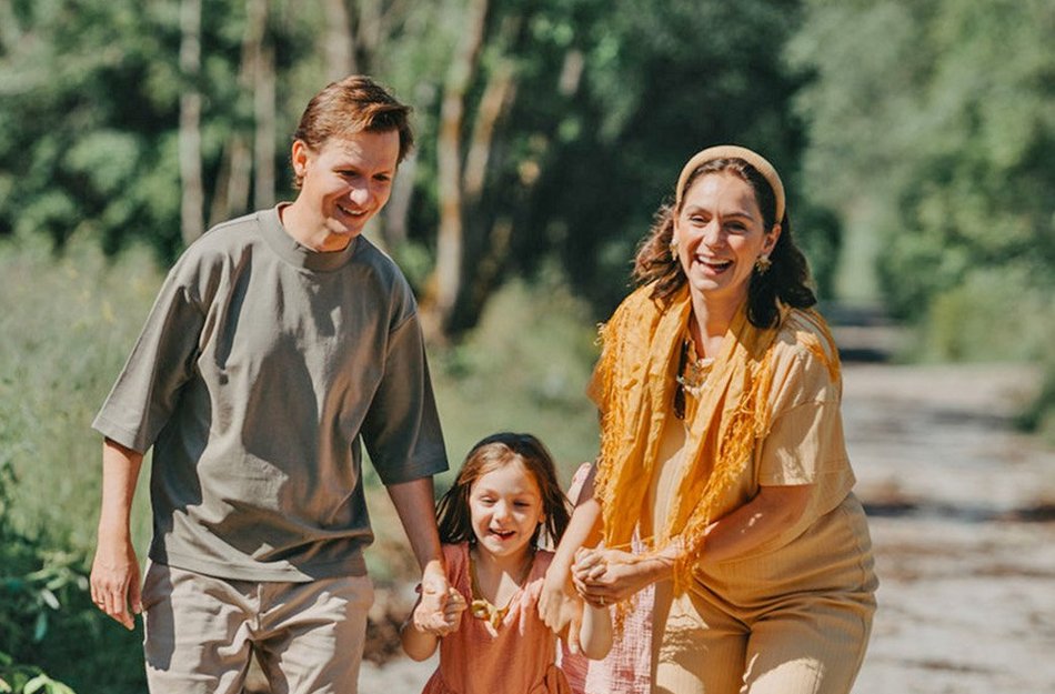 Eine Familie wandert