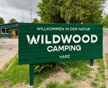 Eingangsschild vom Wildwood Camping Platz